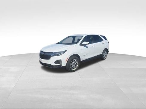 Used 2024 Chevrolet Equinox LT w/ LPO, Floor Liner Package FWD image 2