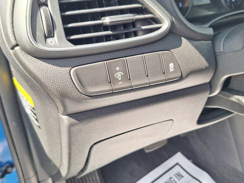 Used 2018 Hyundai Elantra GT FWD image 10