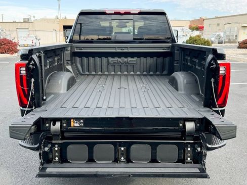 Used 2025 GMC Sierra 2500 Denali image 10