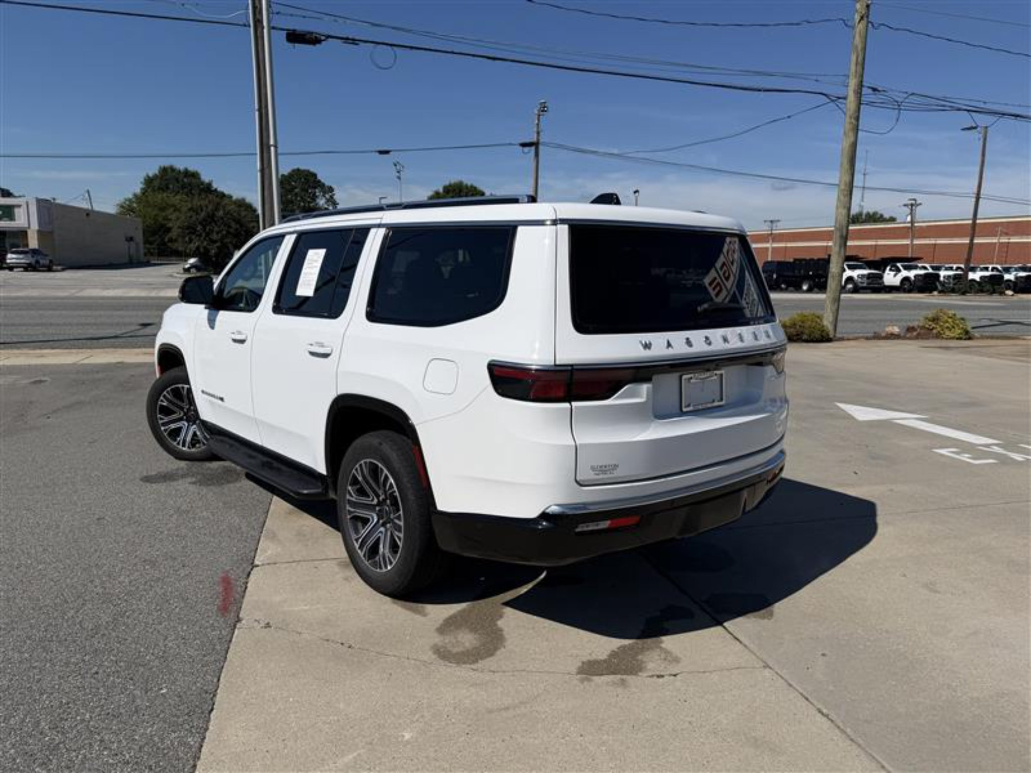 Used 2025 Jeep Wagoneer Series II AWD/4WD image 6