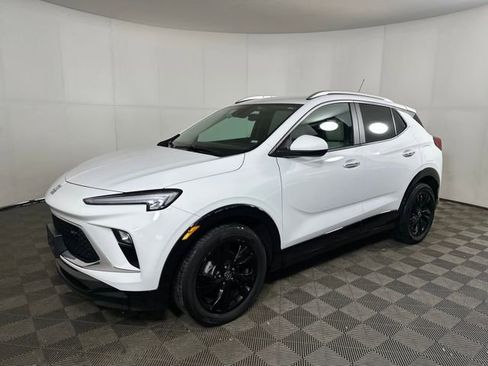 Used 2024 Buick Encore GX Sport Touring image 7