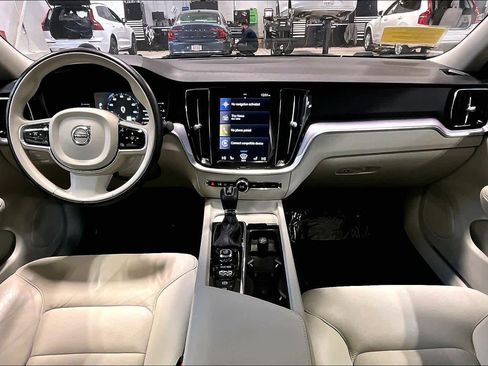 Used 2019 Volvo S60 T6 Momentum image 14