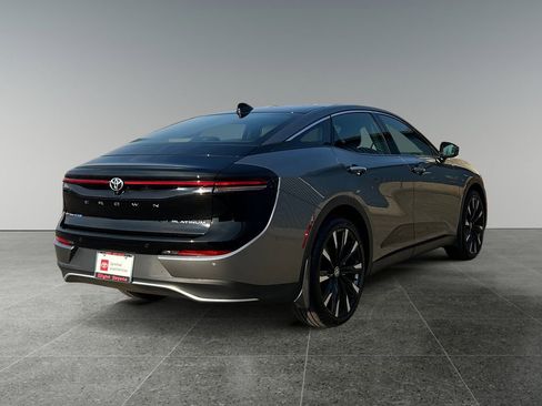 Used 2025 Toyota Crown Platinum image 8