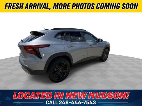 Used 2025 Chevrolet Trax ACTIV w/ Driver Confidence Package FWD image 2