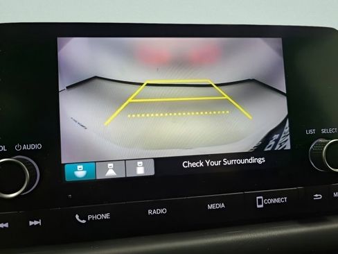 Used 2023 Honda HR-V LX image 3