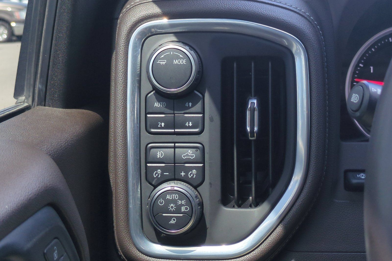 Used 2023 Chevrolet Silverado 2500 LTZ AWD/4WD image 39