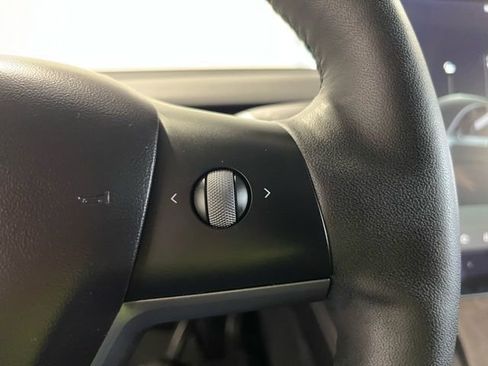 Used 2021 Tesla Model Y Long Range image 26