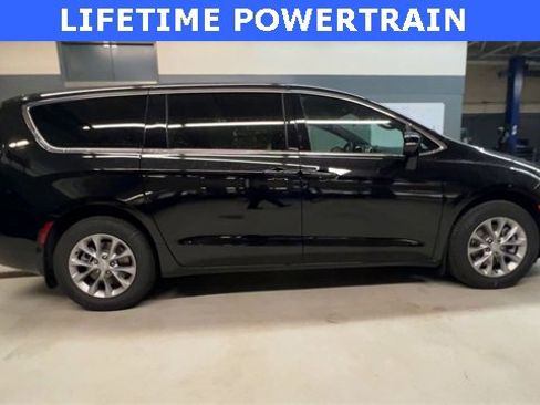 New 2026 Chrysler Pacifica Select image 9