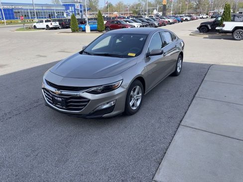 Used 2024 Chevrolet Malibu LT FWD image 1