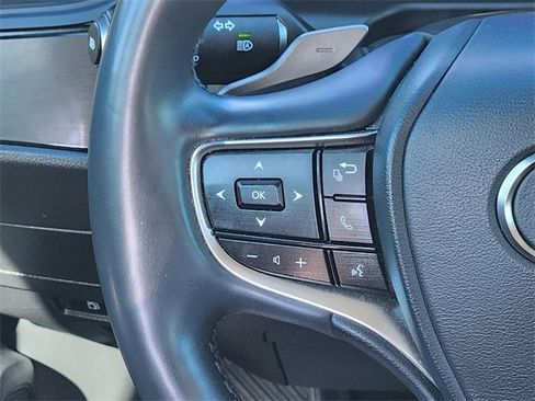 Used 2022 Lexus ES 300h w/ Premium Package image 31