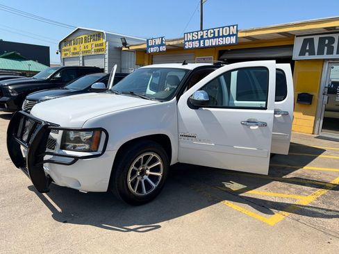 Used 2012 Chevrolet Suburban LT w/ Texas Edition RWD image 9