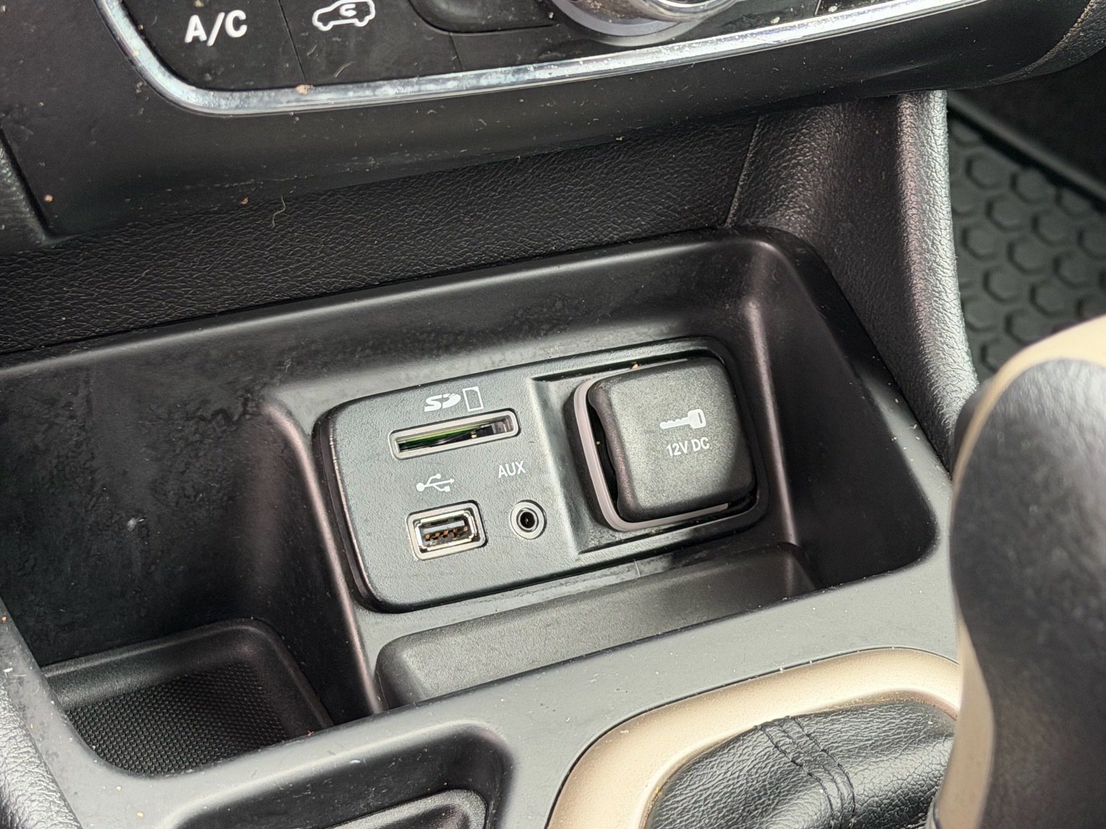 Used 2016 Jeep Cherokee 75th Anniversary FWD image 32