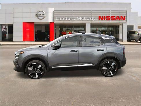 New 2026 Nissan Kicks SR w/ Cold Weather Package FWD image 6