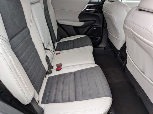 New 2026 Mitsubishi Outlander SE image 30