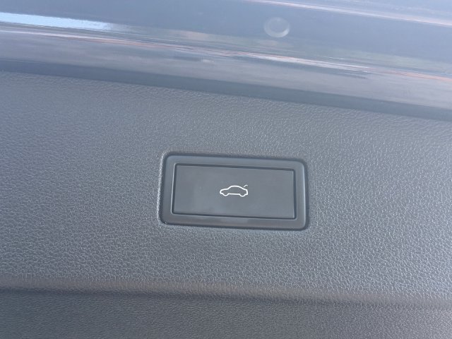 Used 2022 Volkswagen Tiguan SE AWD/4WD image 17