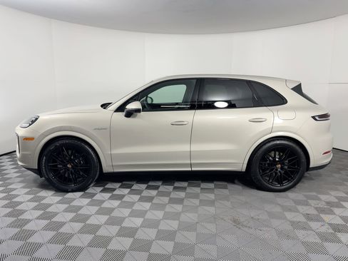 Used 2026 Porsche Cayenne E-Hybrid image 2