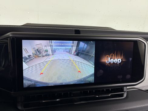 Used 2024 Jeep Wrangler Unlimited Sahara AWD/4WD image 21