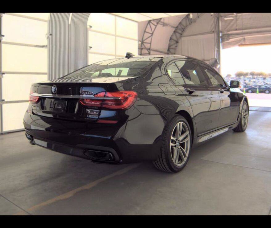 Used 2019 BMW 740i xDrive w/ M Sport Package AWD/4WD image 9