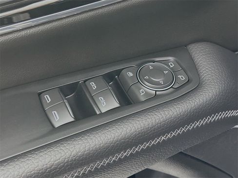 Used 2025 GMC Yukon XL Denali image 18