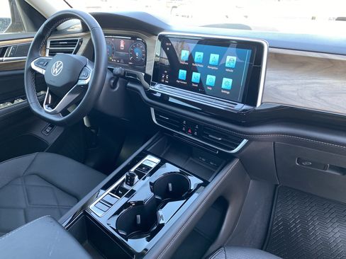 Used 2024 Volkswagen Atlas SE FWD image 12