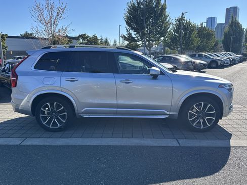 Used 2018 Volvo XC90 T6 Momentum w/ Convenience Package AWD/4WD image 5