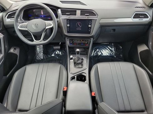 Used 2024 Volkswagen Tiguan SE w/ Panoramic Sunroof Package FWD image 13