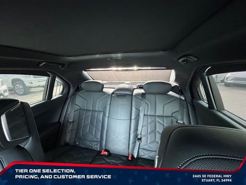 Used 2025 BMW 740i w/ Premium Package RWD image 27