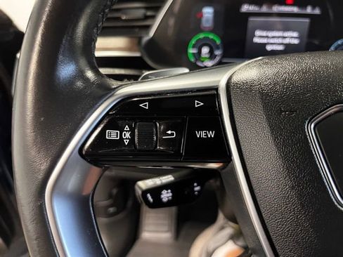 Used 2022 Audi e-tron Premium Plus w/ Premium Plus Package AWD/4WD image 24