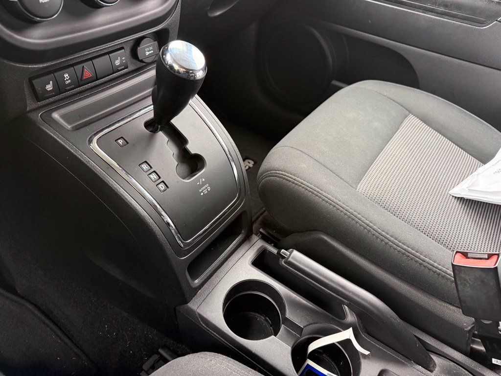 Used 2015 Jeep Patriot Latitude AWD/4WD image 14