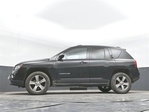 Used 2016 Jeep Compass High Altitude image 30