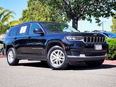 Used 2023 Jeep Grand Cherokee L Laredo RWD image 2