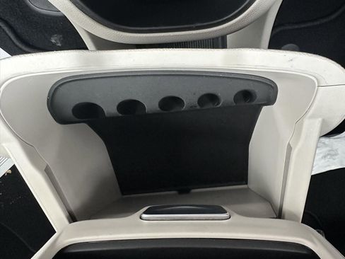 Used 2024 Chrysler Pacifica Select image 36