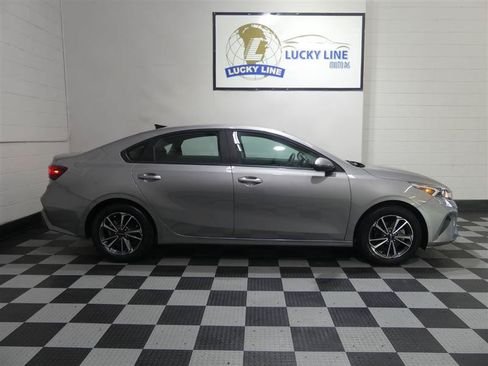 Used 2023 Kia Forte LXS w/ LXS Technology Package FWD image 6