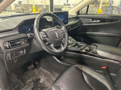 Used 2023 Lincoln Nautilus FWD w/ Premium Package image 3