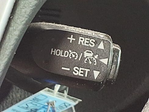 Used 2018 Toyota Corolla LE w/ Carpet Mat Package (TMS) FWD image 22