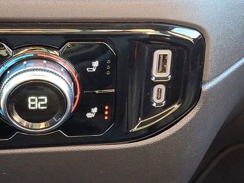 Certified 2025 GMC Sierra 1500 SLT image 26