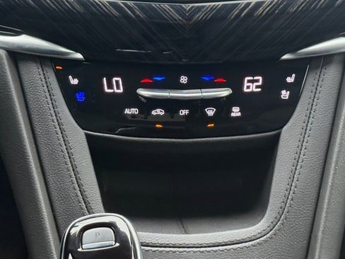 Certified 2025 Cadillac XT6 Premium Luxury w/ Technology Package FWD image 4