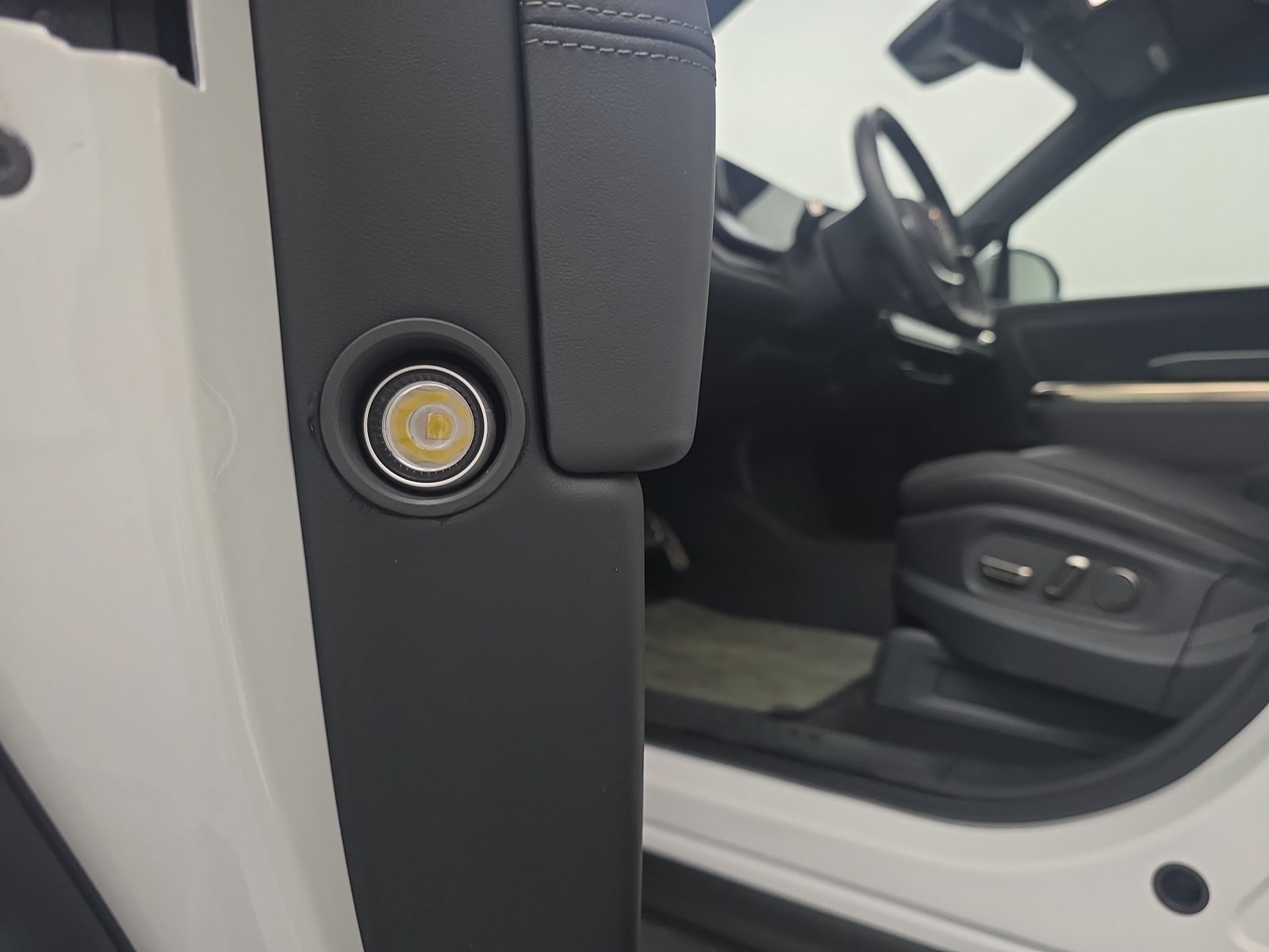 Used 2022 Rivian R1T Adventure AWD/4WD image 30