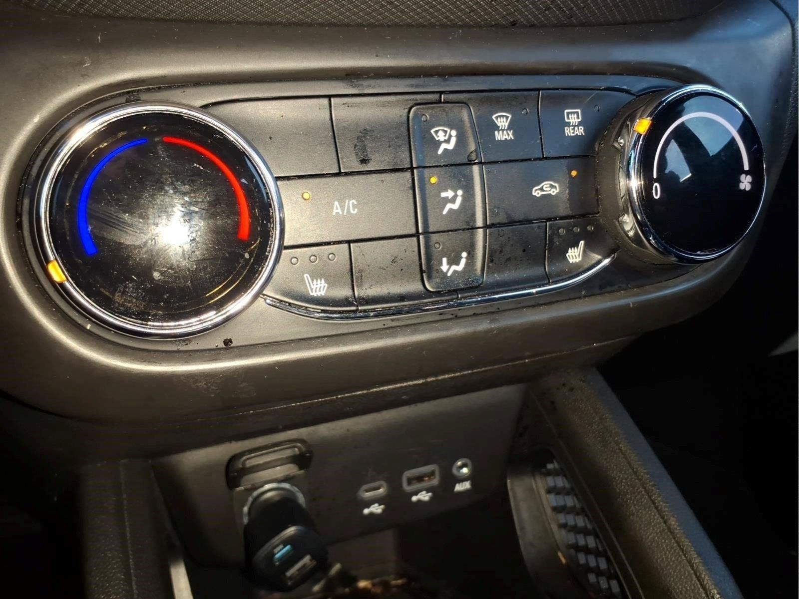 Used 2023 Chevrolet TrailBlazer RS FWD image 23