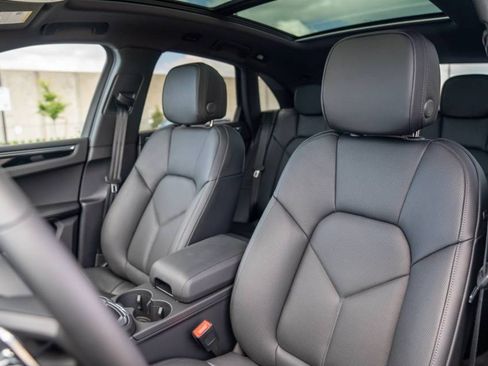 New 2026 Porsche Macan AWD/4WD image 4