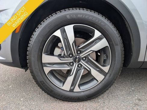 Certified 2023 Kia Sorento SX Prestige w/ Panoramic Sunroof Package image 13