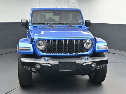 Used 2024 Jeep Wrangler Unlimited w/ Convenience Group AWD/4WD image 2