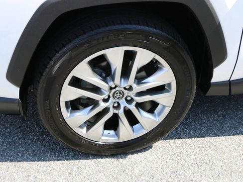 Used 2019 Toyota RAV4 XLE Premium FWD image 14
