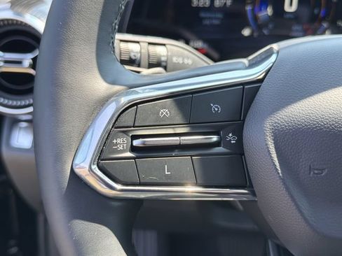 Used 2025 Chevrolet Equinox LT FWD image 24