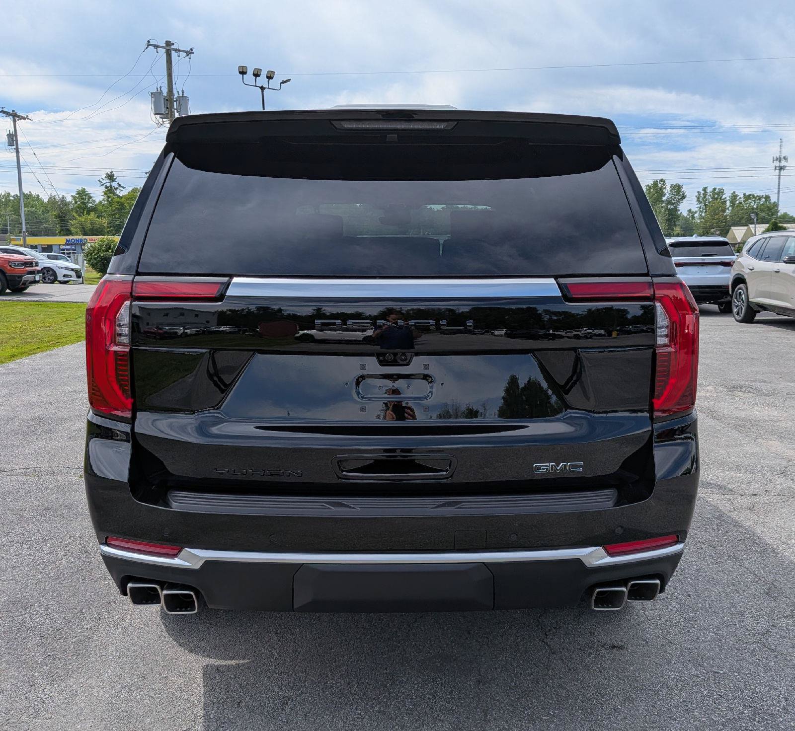New 2026 GMC Yukon Denali w/ Denali Reserve Package AWD/4WD image 9
