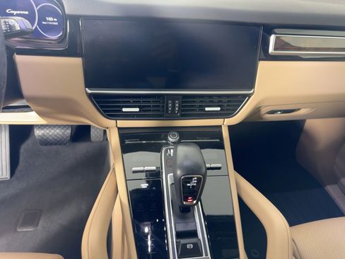 Used 2023 Porsche Cayenne image 26