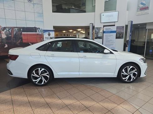 Used 2025 Volkswagen Jetta SEL image 9