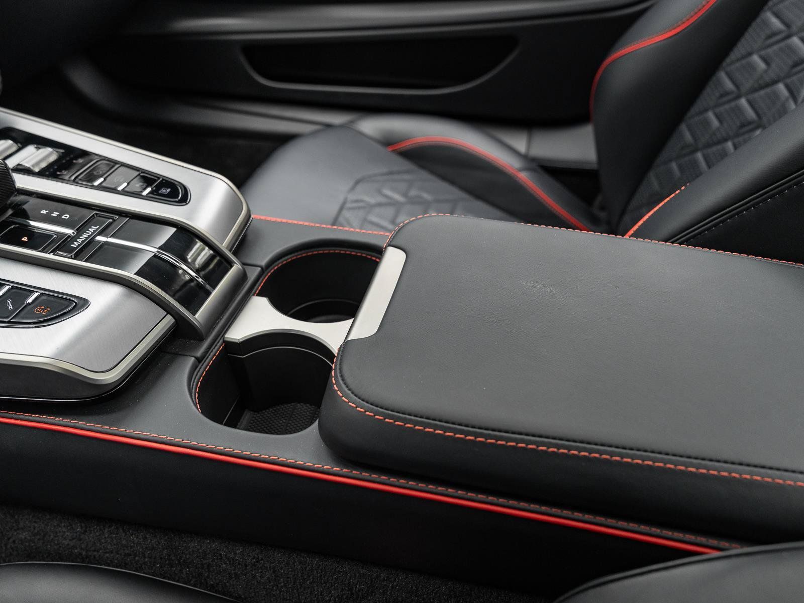 Used 2025 Aston Martin Vanquish RWD image 46