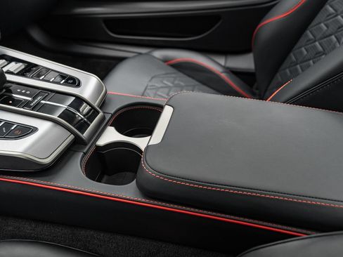 Used 2025 Aston Martin Vanquish RWD image 46
