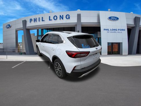 Used 2025 Ford Escape SE FWD image 3